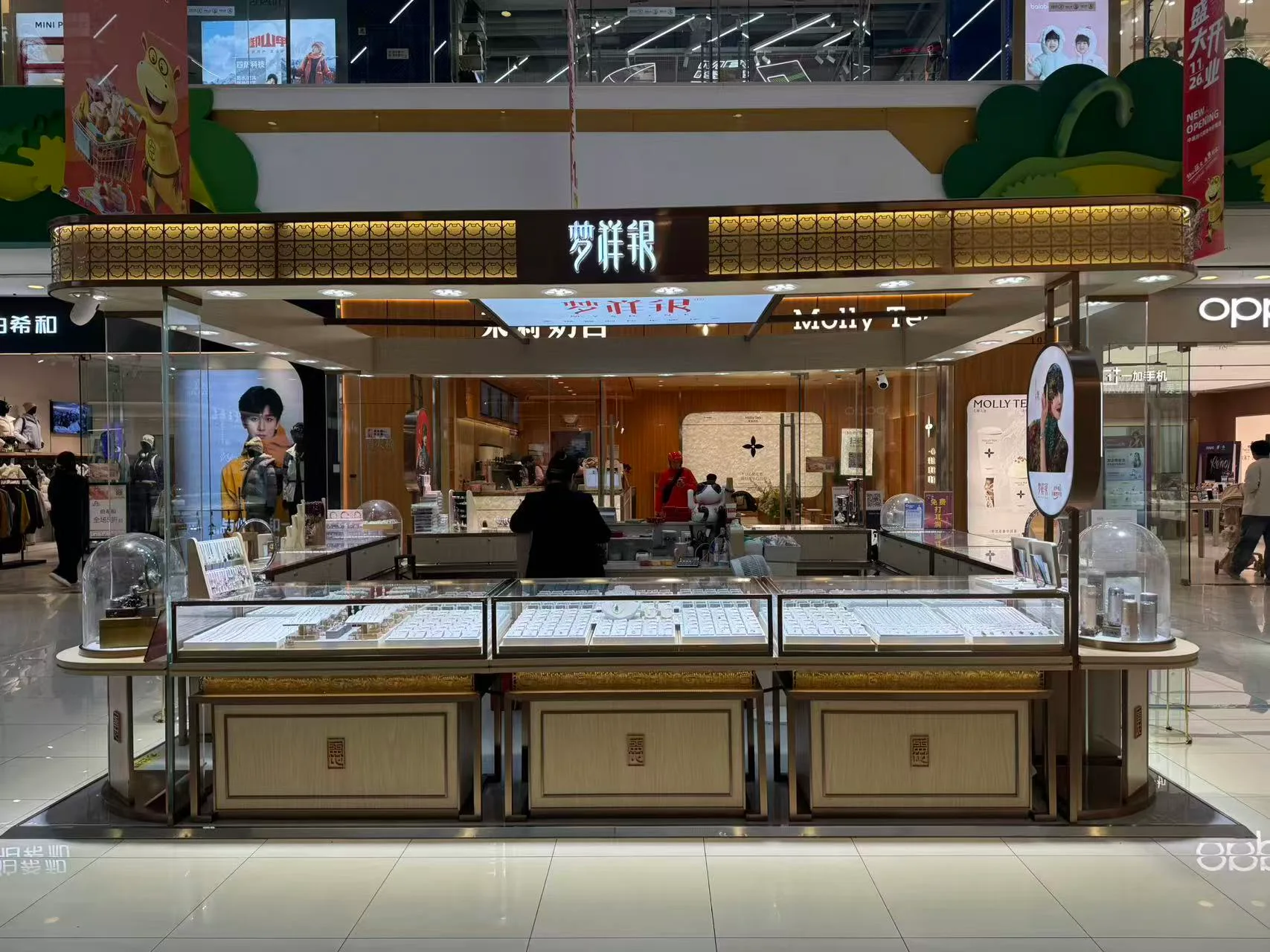 浙江梦祥银品牌门头与银饰柜台正面实拍