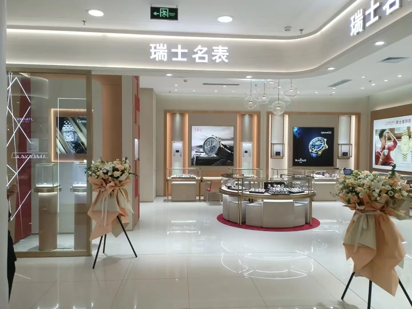 名表珠宝店中岛展示柜和墙柜实拍