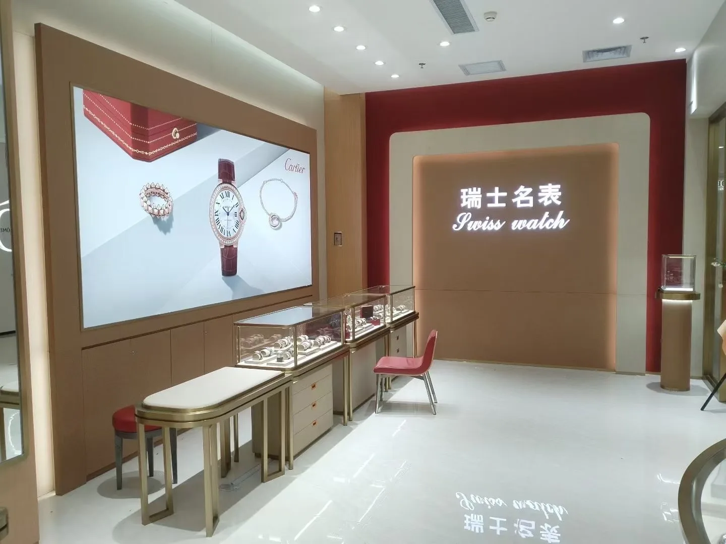名表珠宝店背景墙和玻璃低柜实拍
