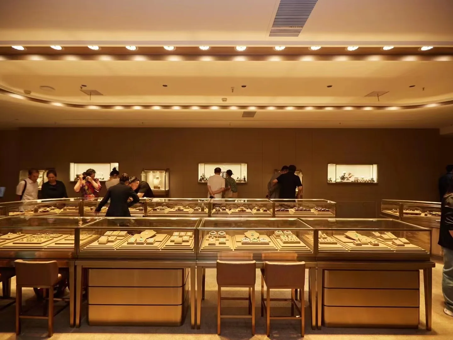 珠宝店圆形中岛展示柜实拍