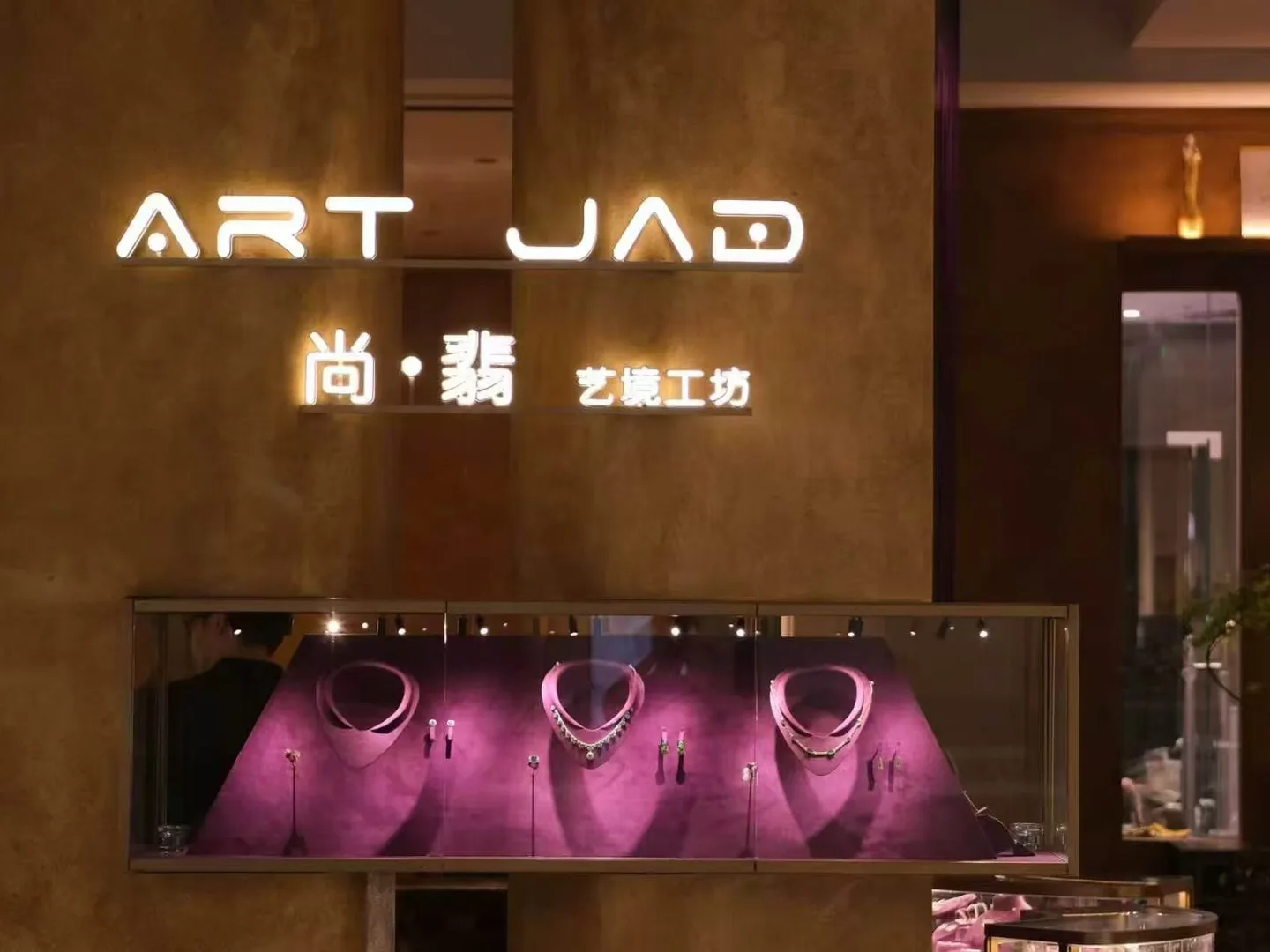 紫色珠宝店玻璃高柜和低柜实拍