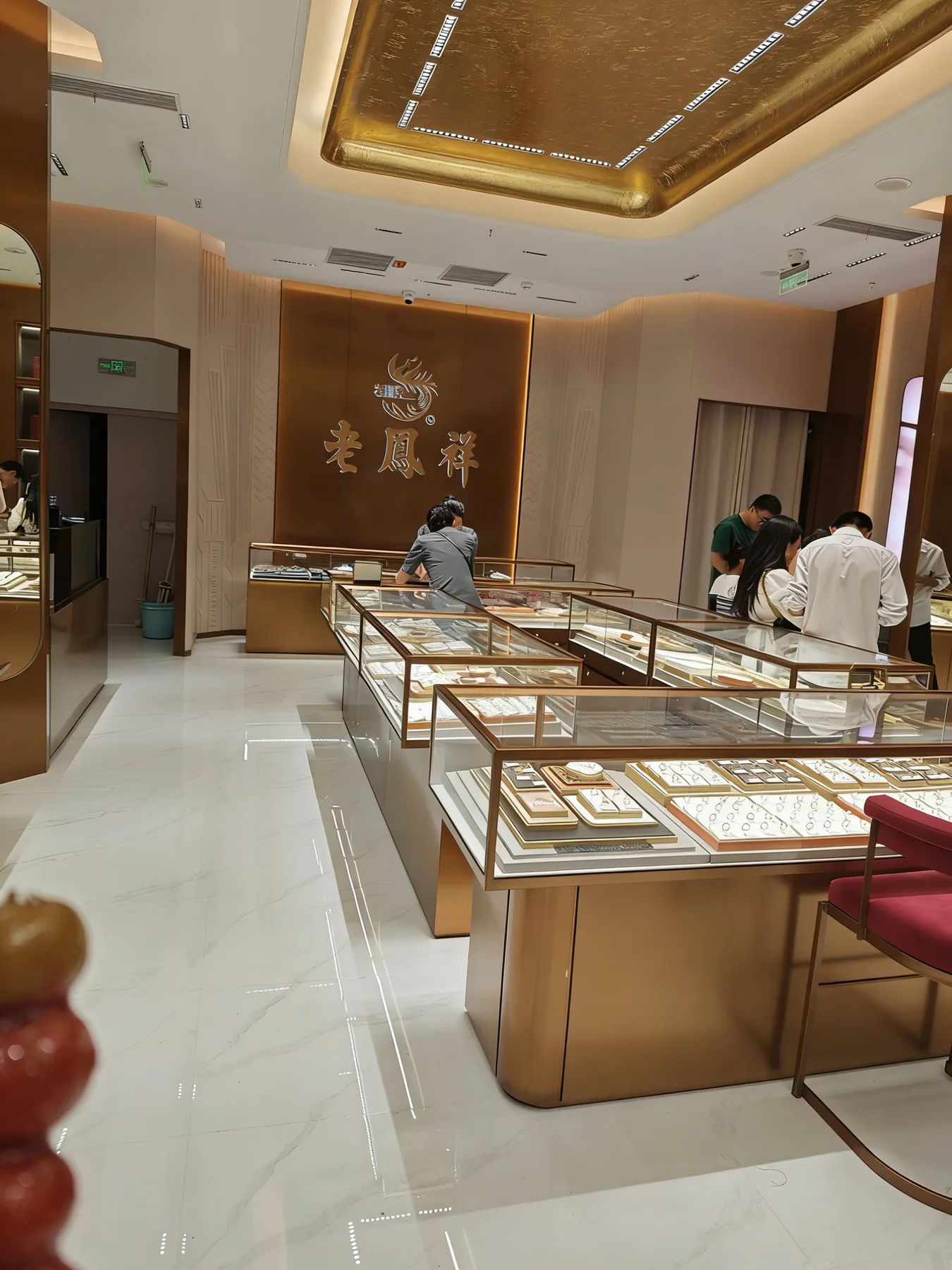 老凤祥珠宝店不锈钢珠宝展示柜实拍
