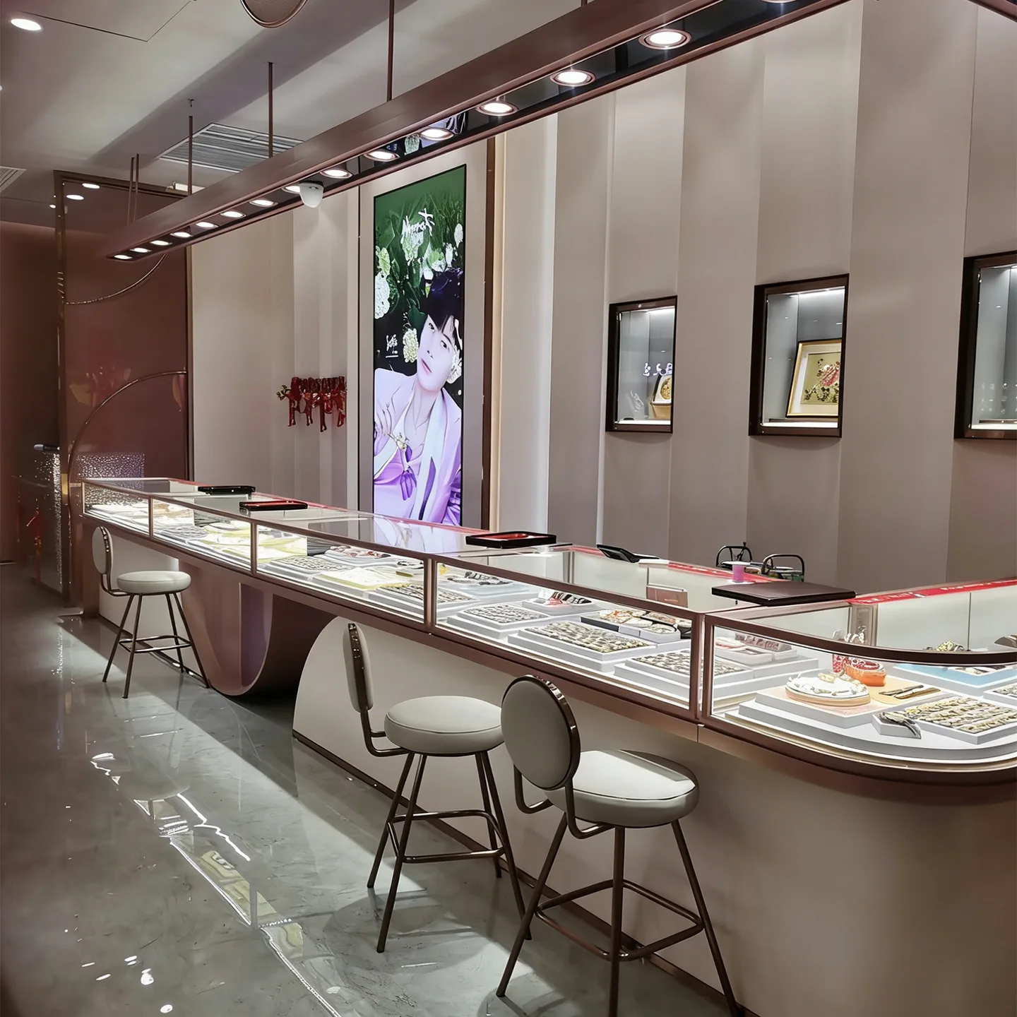 玫瑰金不锈钢珠宝低柜门店实拍